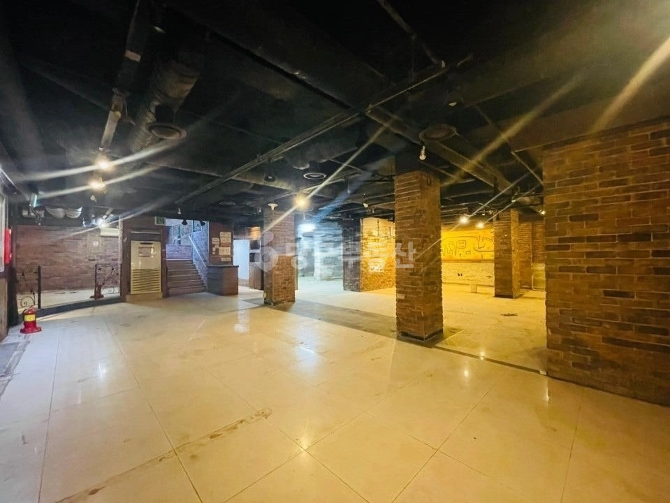 서울특별시 서대문구 창천동 상가 사진 1