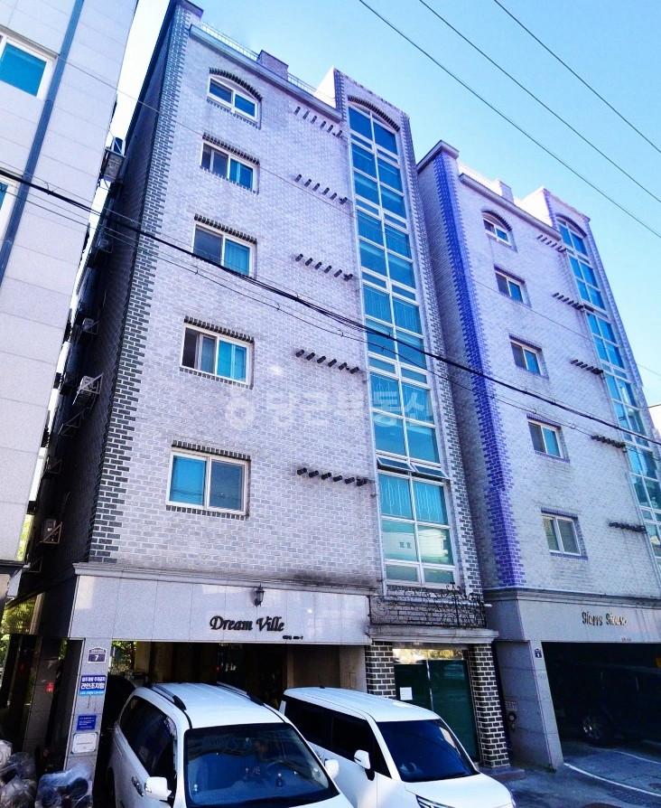 경기도 수원시 영통구 매탄동 건물 사진 1
