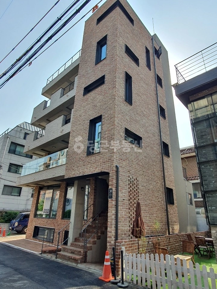 서울특별시 마포구 동교동 상가 사진 1