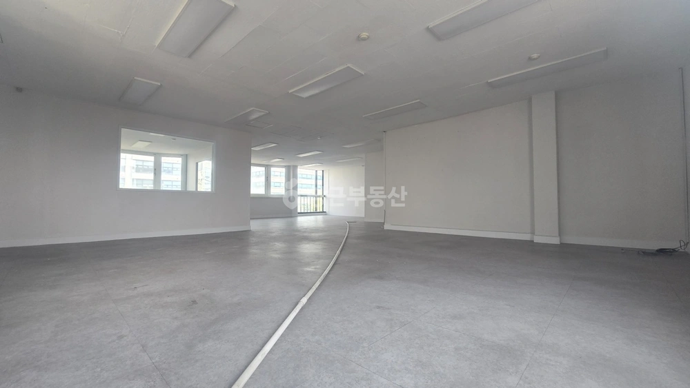 경기도 수원시 팔달구 인계동 상가 사진 1
