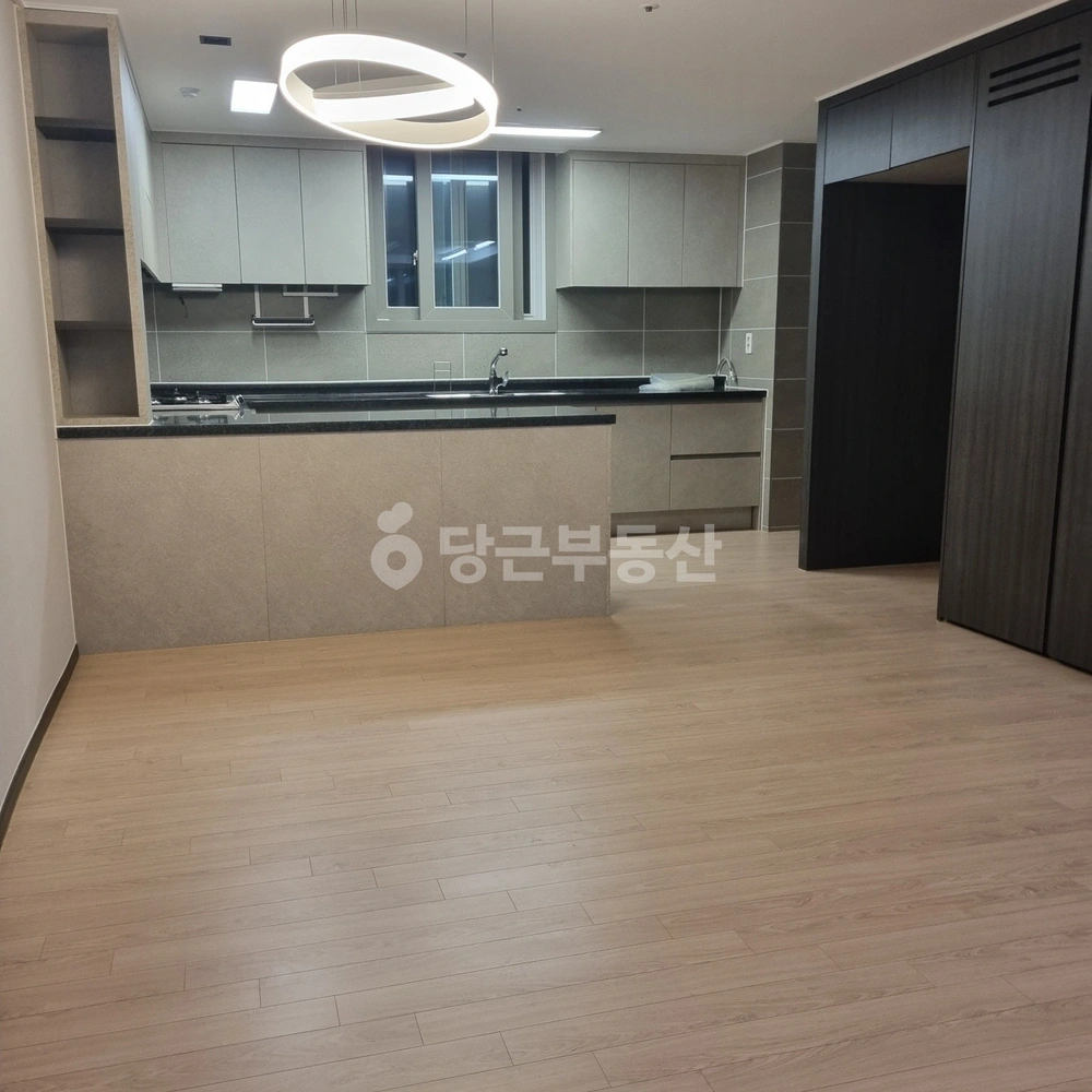 부산광역시 강서구 명지동 아파트 사진 1