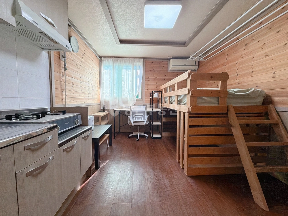 서울특별시 서대문구 창천동 원룸 사진 1
