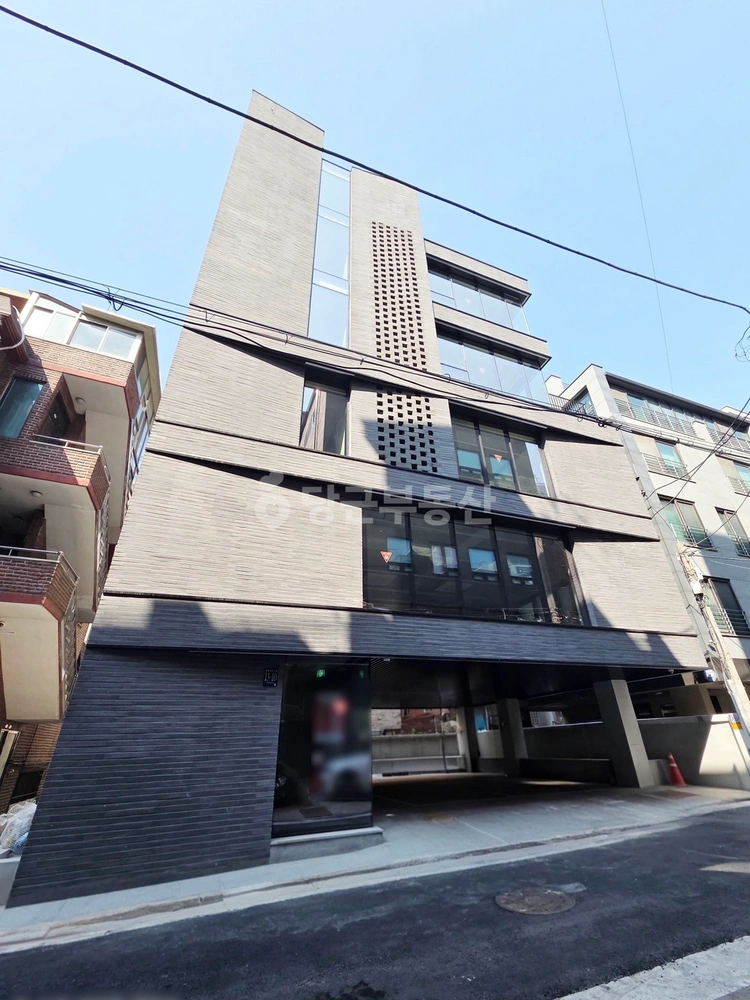 서울특별시 강남구 논현동 건물 사진 1