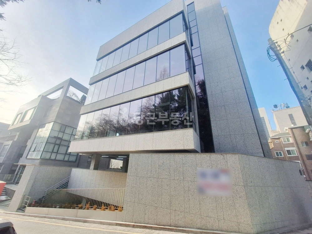서울특별시 강남구 논현동 건물 사진 1
