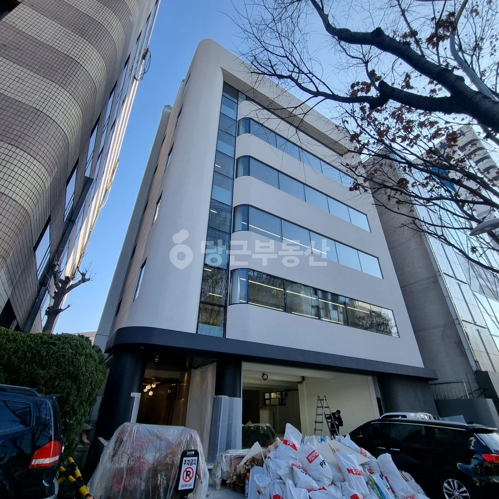 서울특별시 강남구 논현동 건물 사진 1