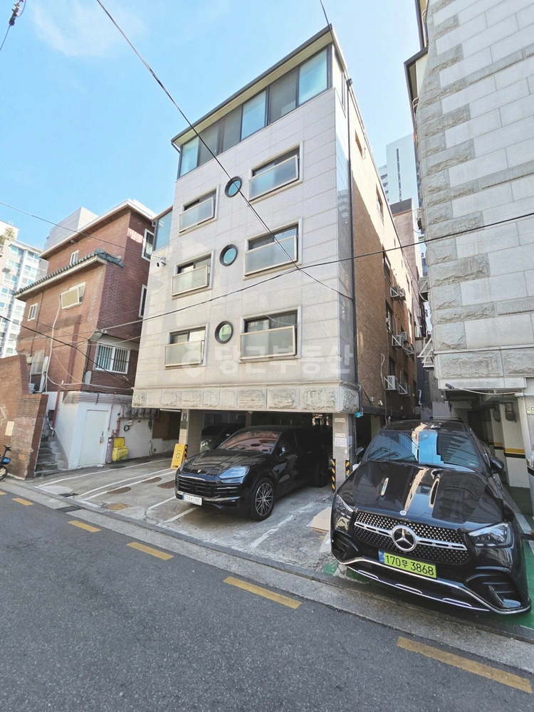 서울특별시 강남구 논현동 건물 사진 1