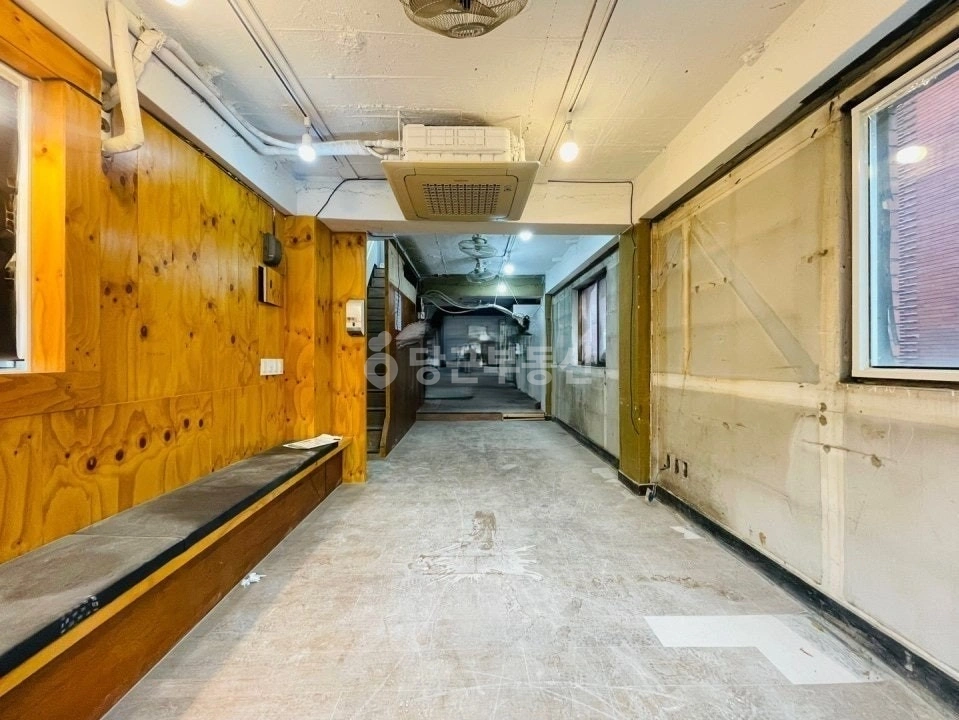 서울특별시 서대문구 창천동 상가 사진 1