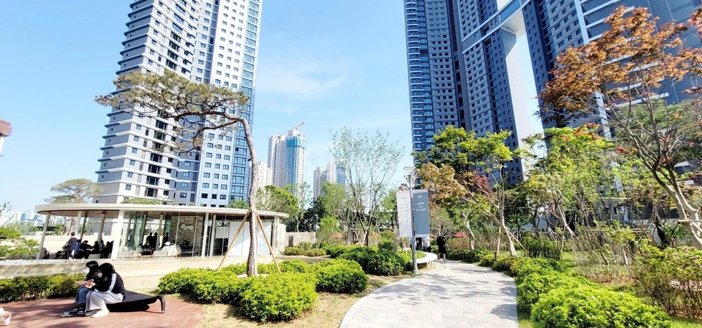 인천광역시 연수구 송도동 아파트 사진 1