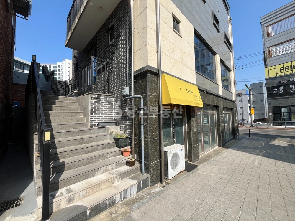 경기도 수원시 팔달구 매산로3가 상가 사진 1