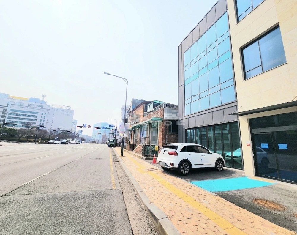 경기도 수원시 영통구 원천동 상가 사진 1