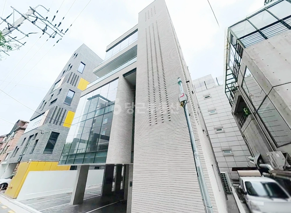 서울특별시 강남구 논현동 건물 사진 1