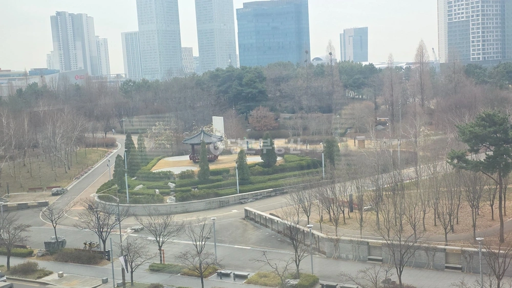 인천광역시 연수구 송도동 아파트 사진 1