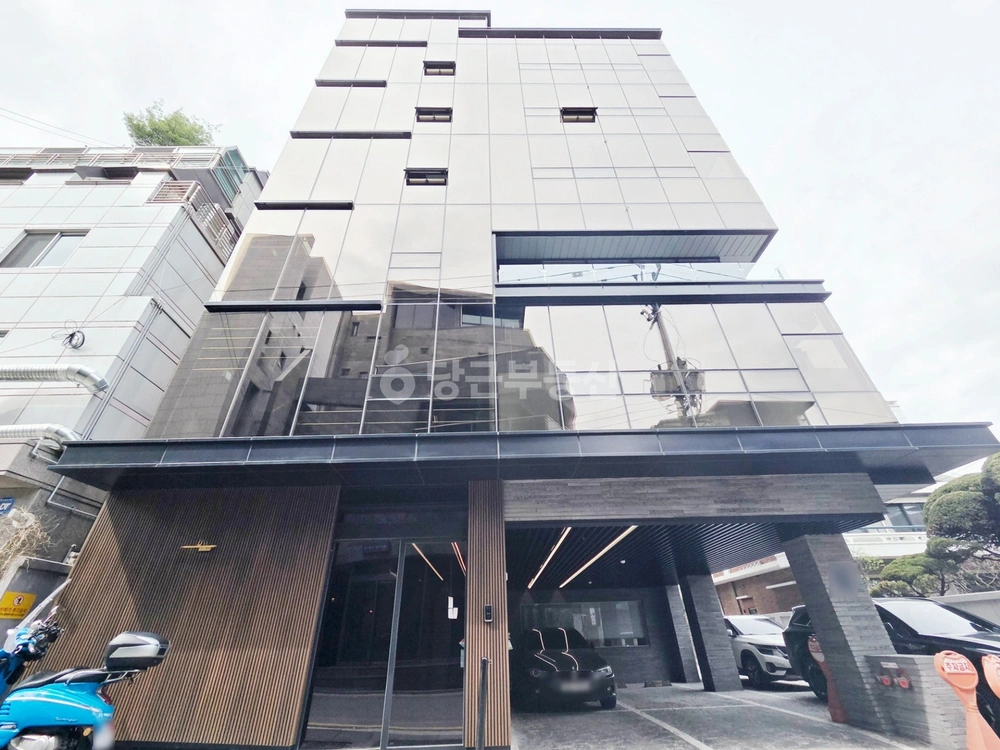 서울특별시 강남구 논현동 건물 사진 1