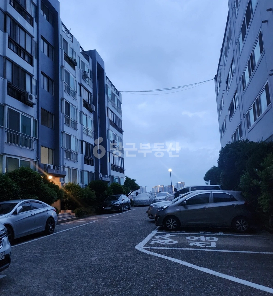 부산광역시 동구 수정동 아파트 사진 1