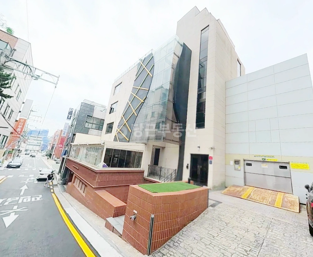 서울특별시 강남구 논현동 건물 사진 1