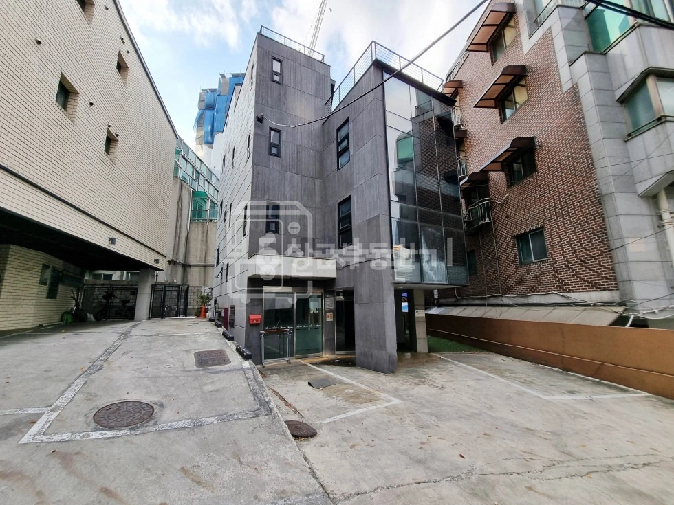 서울특별시 강남구 신사동 건물 사진 1