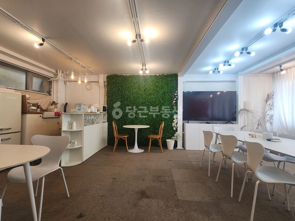 서울특별시 서대문구 창천동 상가 사진 1