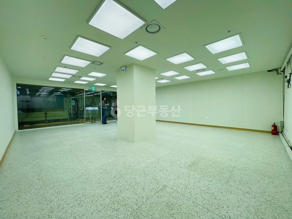 서울특별시 마포구 동교동 상가 사진 1