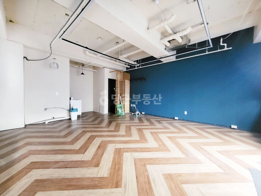대전광역시 유성구 봉명동 상가 사진 1
