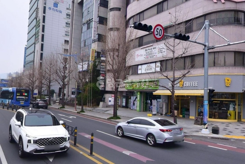 경상남도 창원시 성산구 용호동 상가 사진 1