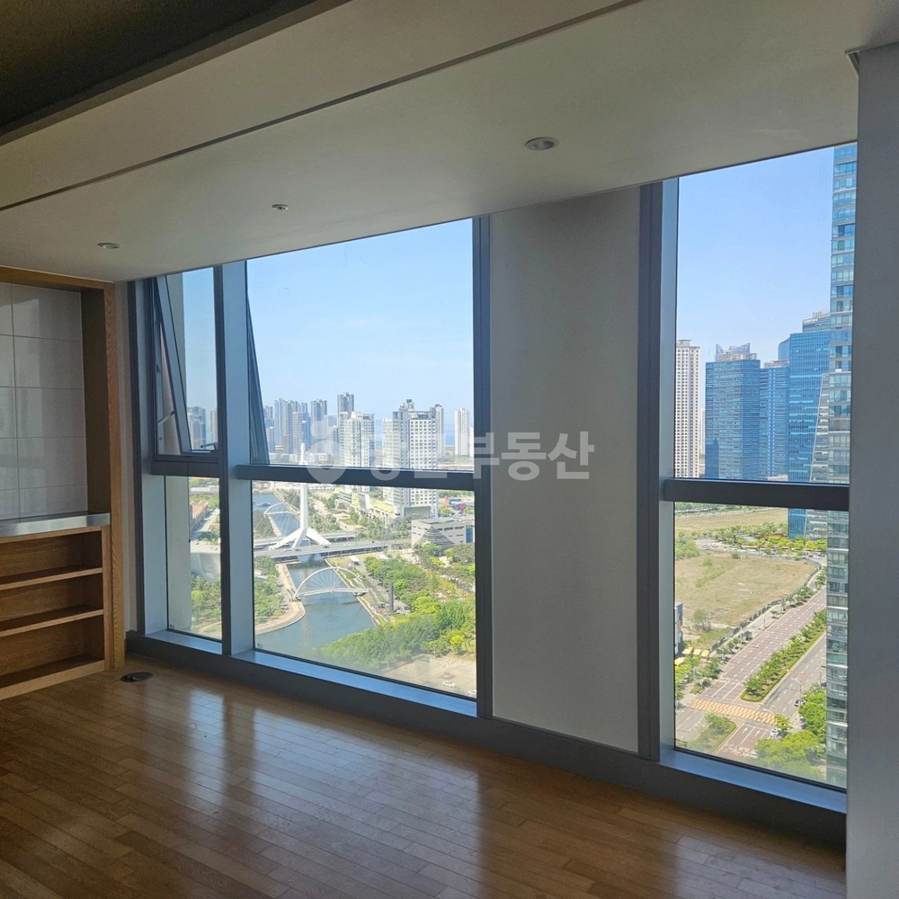 인천광역시 연수구 송도동 아파트 사진 1
