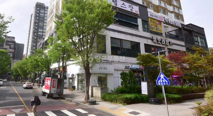 대전광역시 유성구 봉명동 상가 사진 1