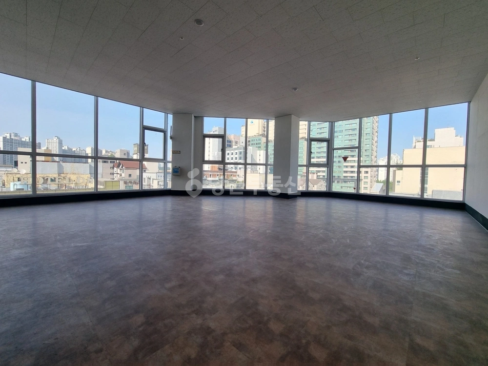 경기도 수원시 팔달구 인계동 상가 사진 1