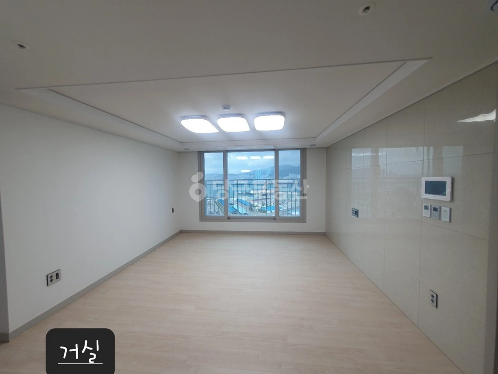 부산광역시 남구 감만동 아파트 사진 1