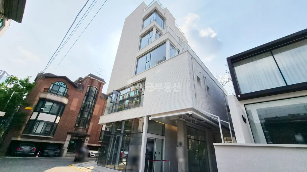 서울특별시 강남구 신사동 건물 사진 1