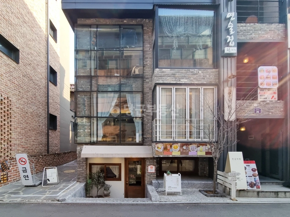 서울특별시 마포구 동교동 상가 사진 1