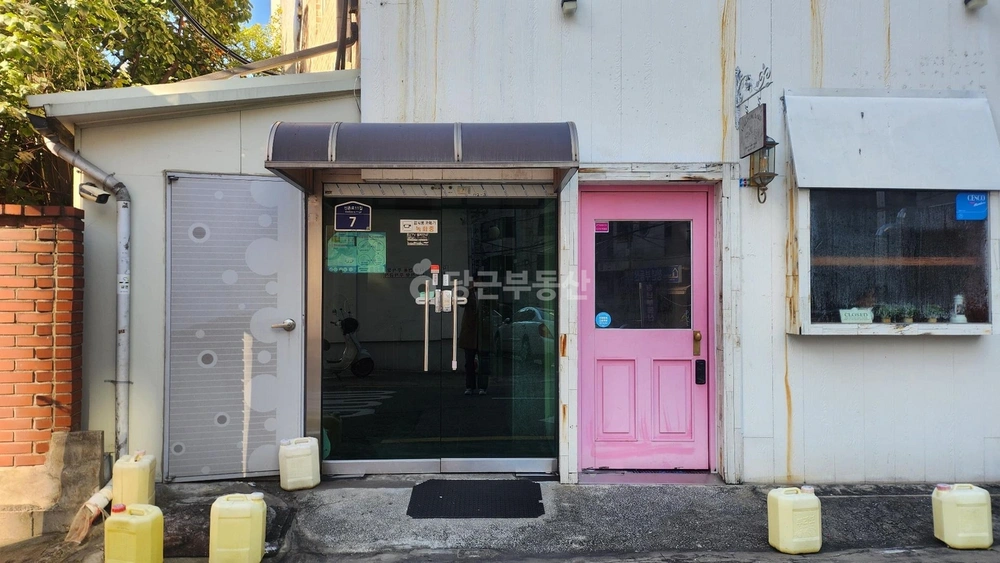 서울특별시 서대문구 창천동 상가 사진 1