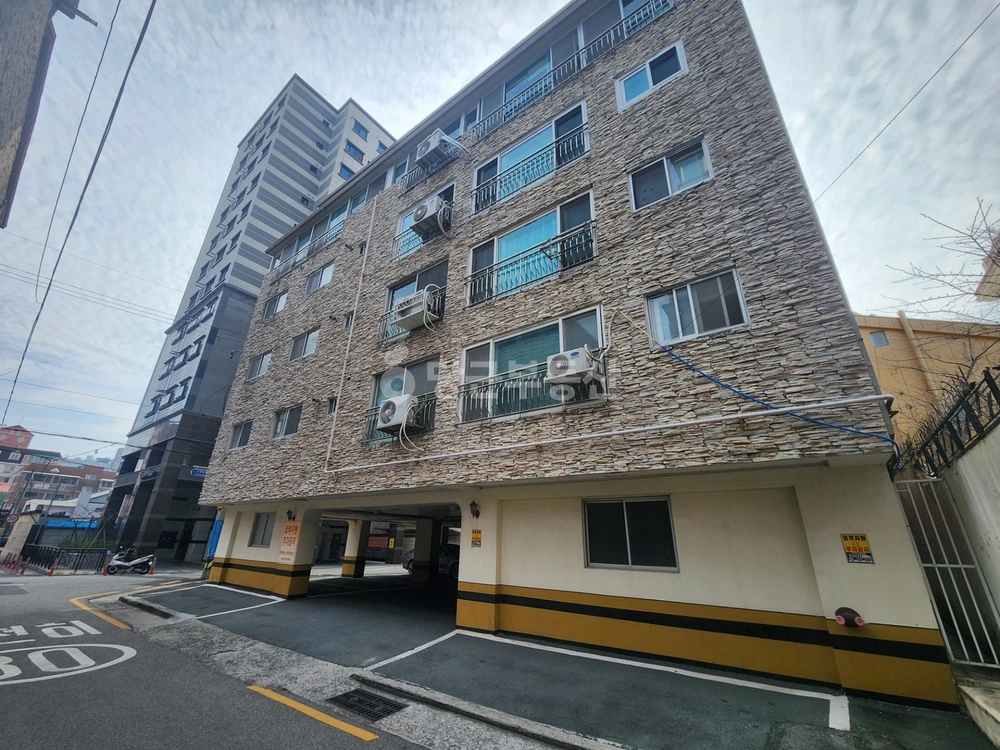 부산광역시 남구 대연동 아파트 사진 1