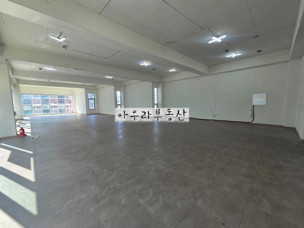 전남광주통합특별시 북구 운암동 상가 사진 1