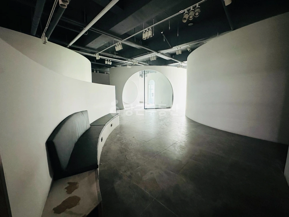 충청남도 천안시 서북구 불당동 상가 사진 1