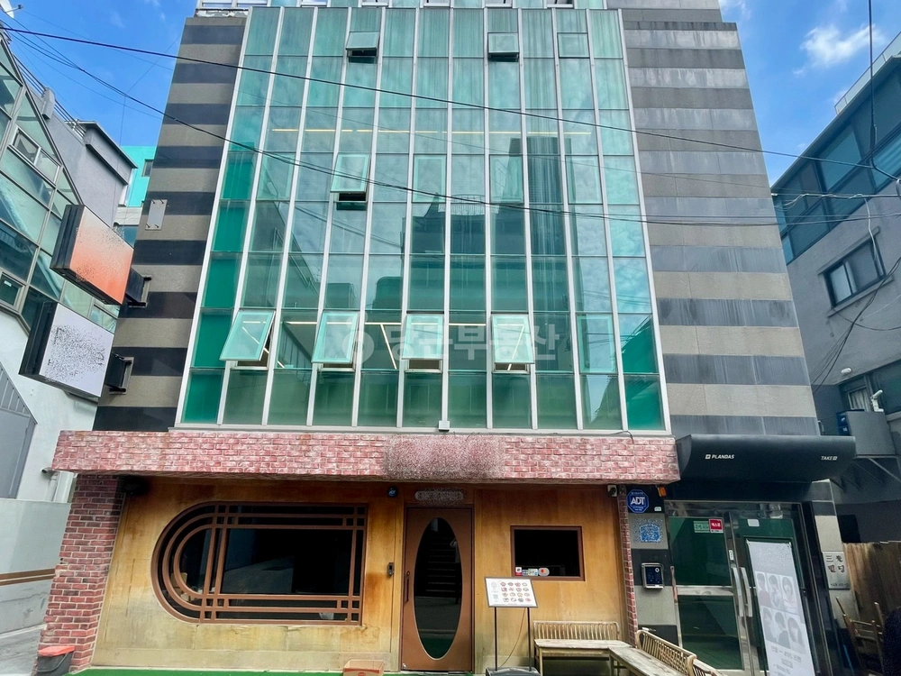 서울특별시 마포구 서교동 상가 사진 1