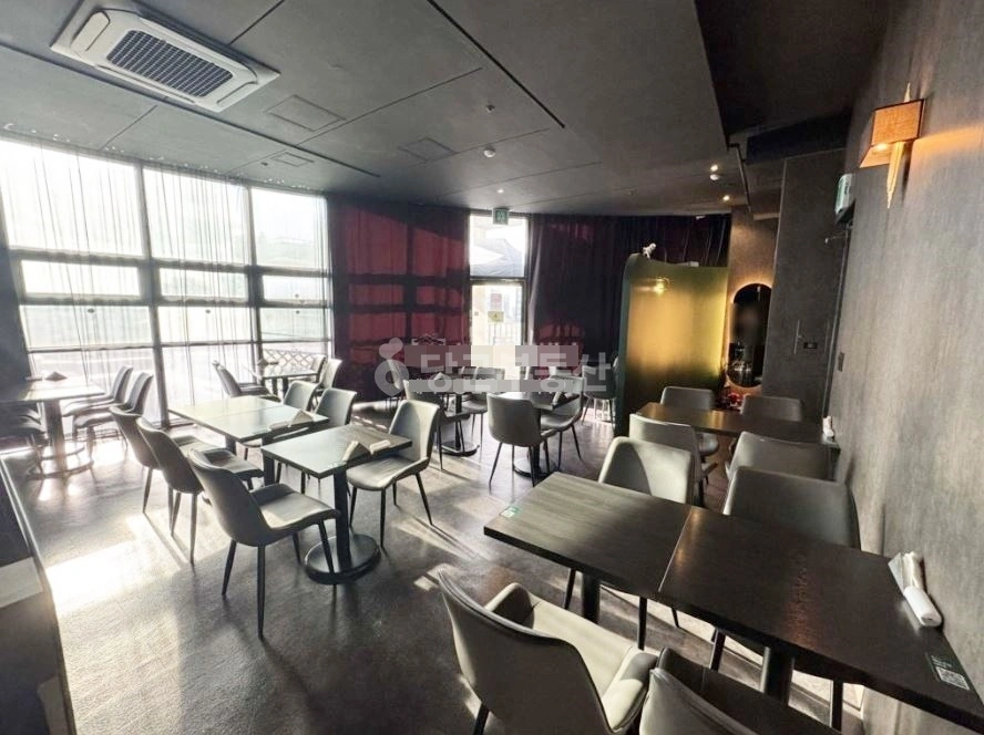 서울특별시 마포구 서교동 상가 사진 1