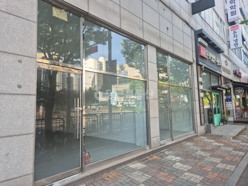 경기도 화성시 병점구 반월동 상가 사진 1