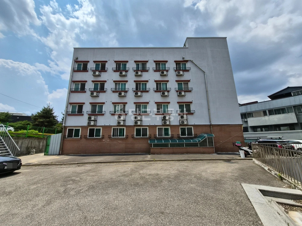 충청남도 천안시 동남구 신부동 건물 사진 1
