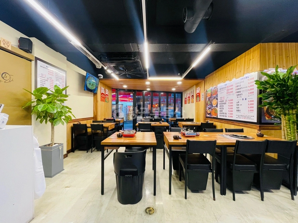 서울특별시 서대문구 창천동 상가 사진 1