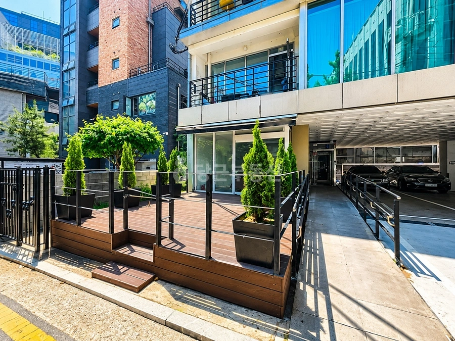 서울특별시 강남구 역삼동 상가 사진 1