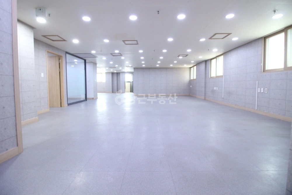 경기도 수원시 영통구 신동 사무실 사진 1