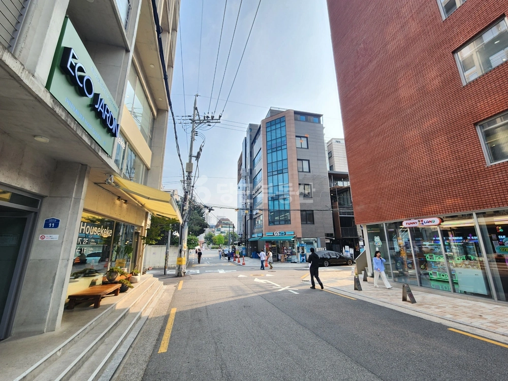 서울특별시 마포구 동교동 상가 사진 1