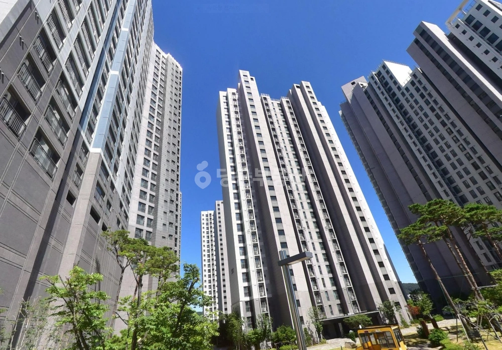 부산광역시 사하구 신평동 아파트 사진 1