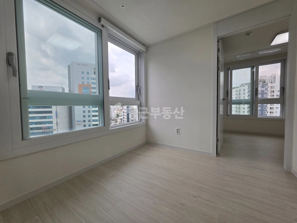부산광역시 동래구 수안동 오피스텔 사진 1