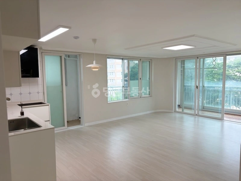 부산광역시 남구 용호동 아파트 사진 1