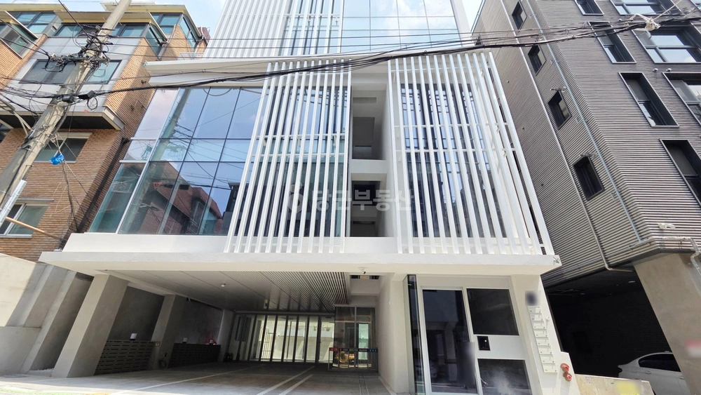 서울특별시 강남구 역삼동 건물 사진 1