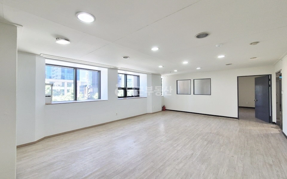서울특별시 강남구 논현동 사무실 사진 1