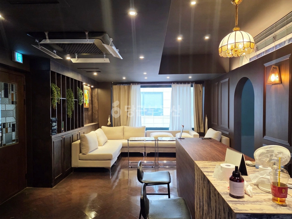 서울특별시 마포구 동교동 상가 사진 1