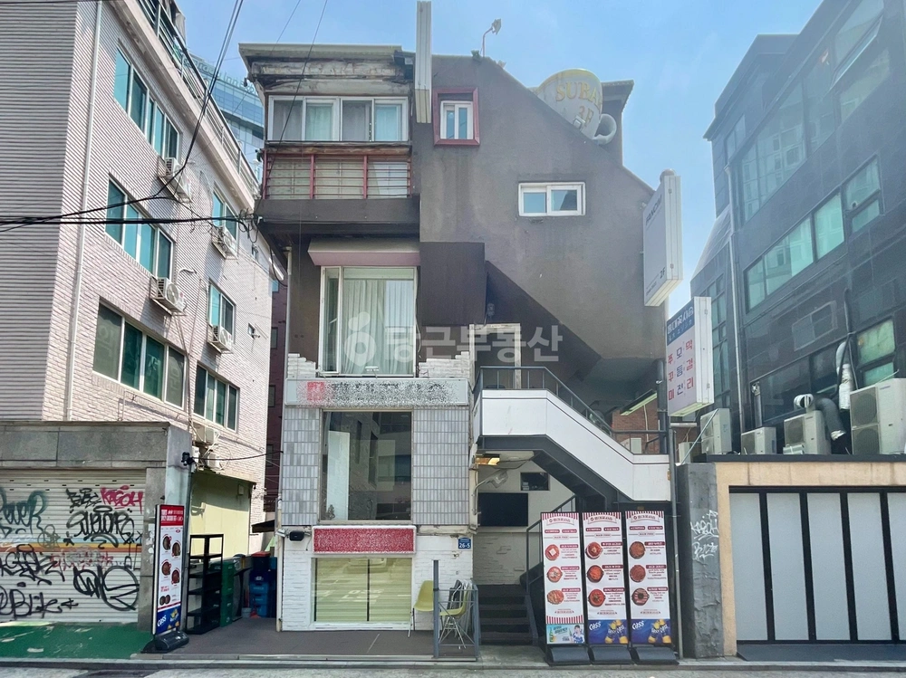 서울특별시 마포구 동교동 상가 사진 1