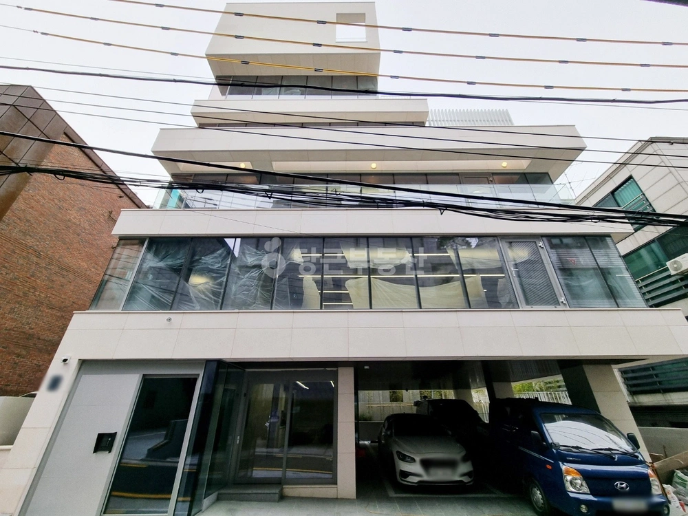 서울특별시 강남구 논현동 건물 사진 1